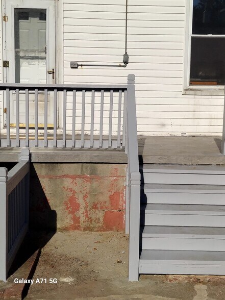 Building Photo - 253 Bowers St