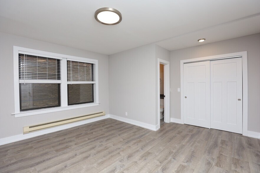 Building Photo - 4551 N Damen Ave