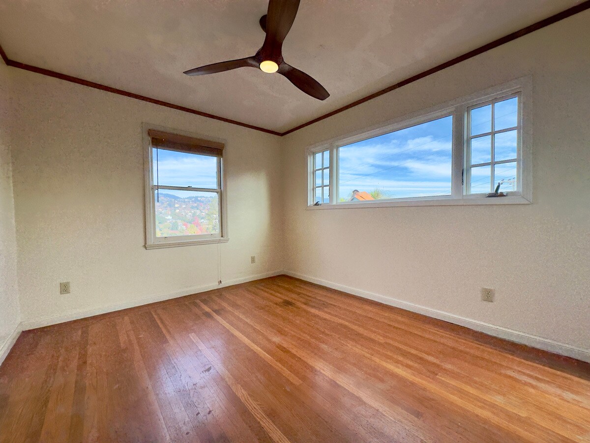 Building Photo - 645 Jean St