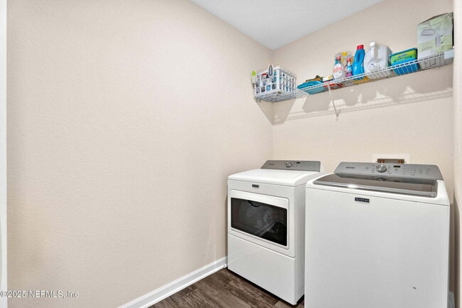 Building Photo - Welcome home to this beautiful 4 bedroom, ...