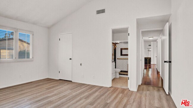 Building Photo - 263 E Sierra Madre Blvd