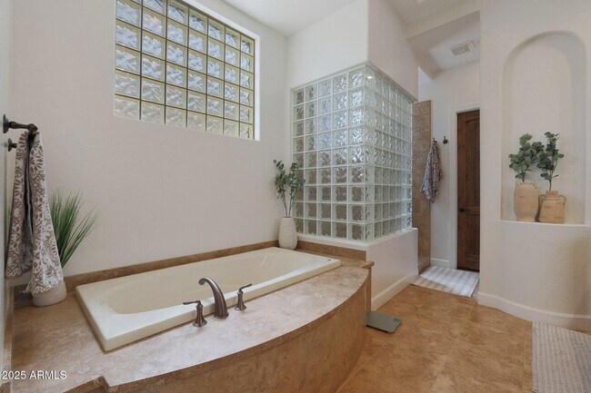 Building Photo - 9973 E Edgestone Dr