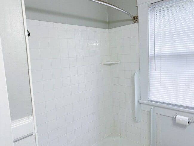 Building Photo - Beautiful 2 Bedroom home one block from ECU!