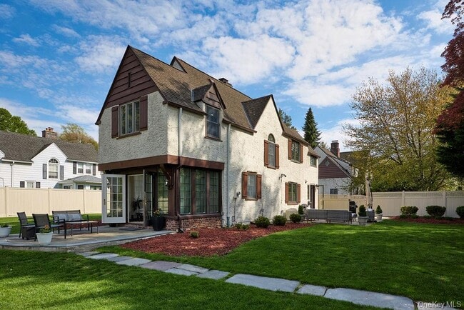 Building Photo - 4 Glenwolde Park