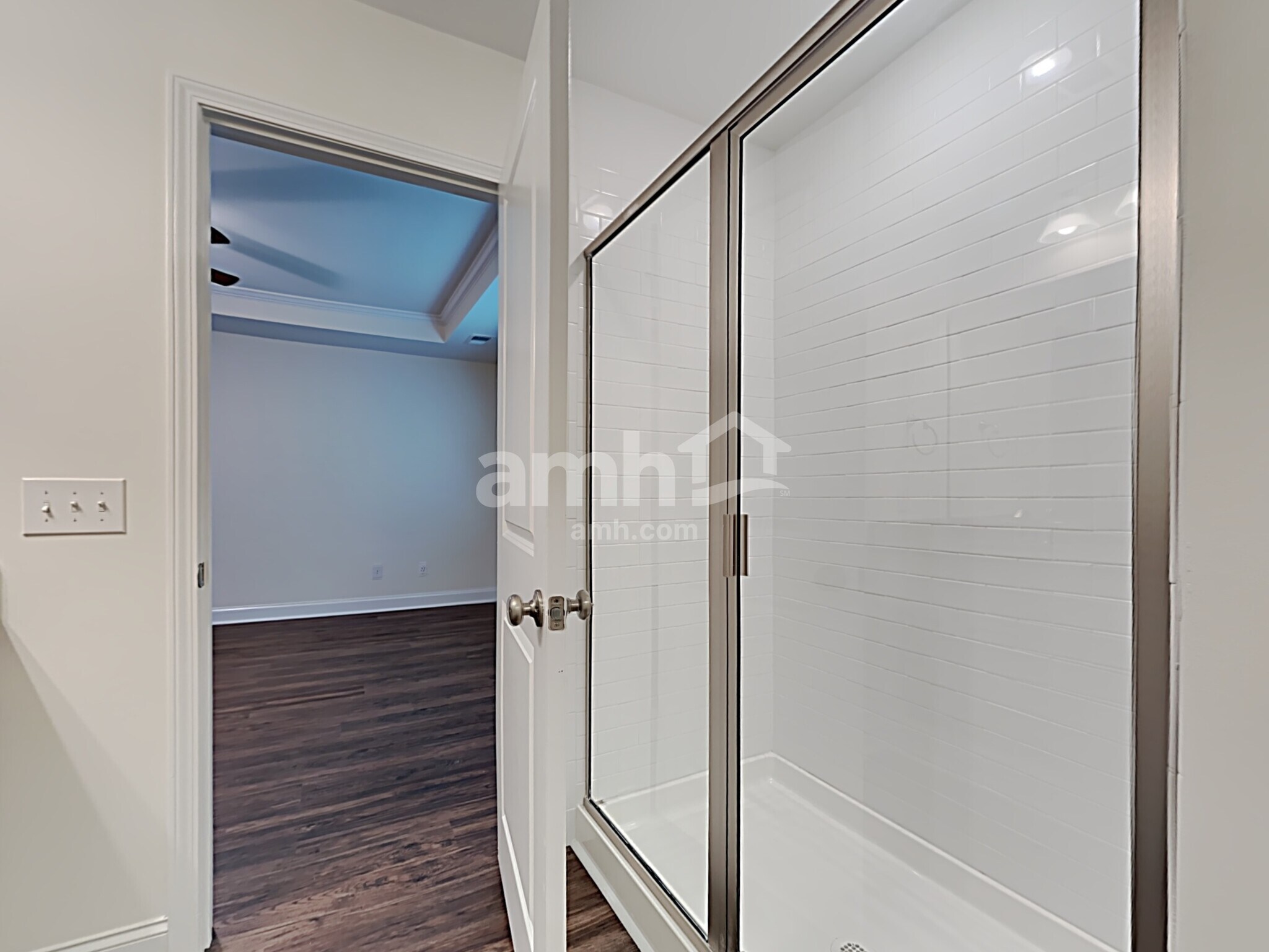 Building Photo - 507 W Lionel Rd