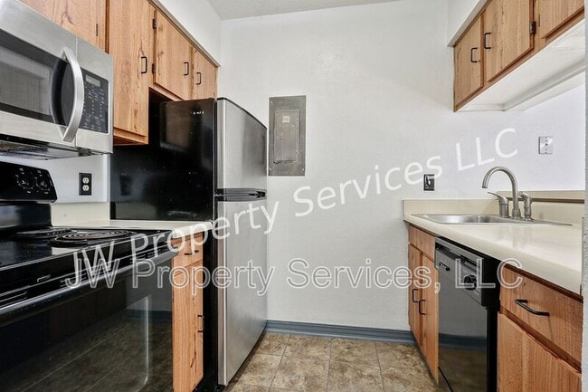 Building Photo - 4101 Hessmer Ave