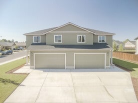 Building Photo - 1119 SW Ambrosia Ave