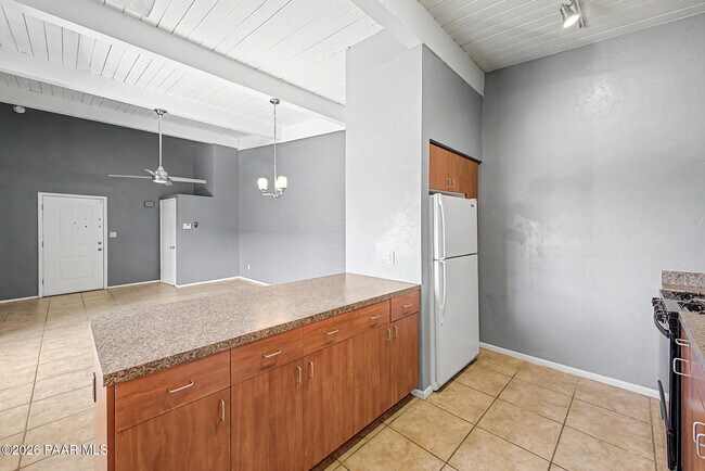 Building Photo - 2525 N Alvernon Way