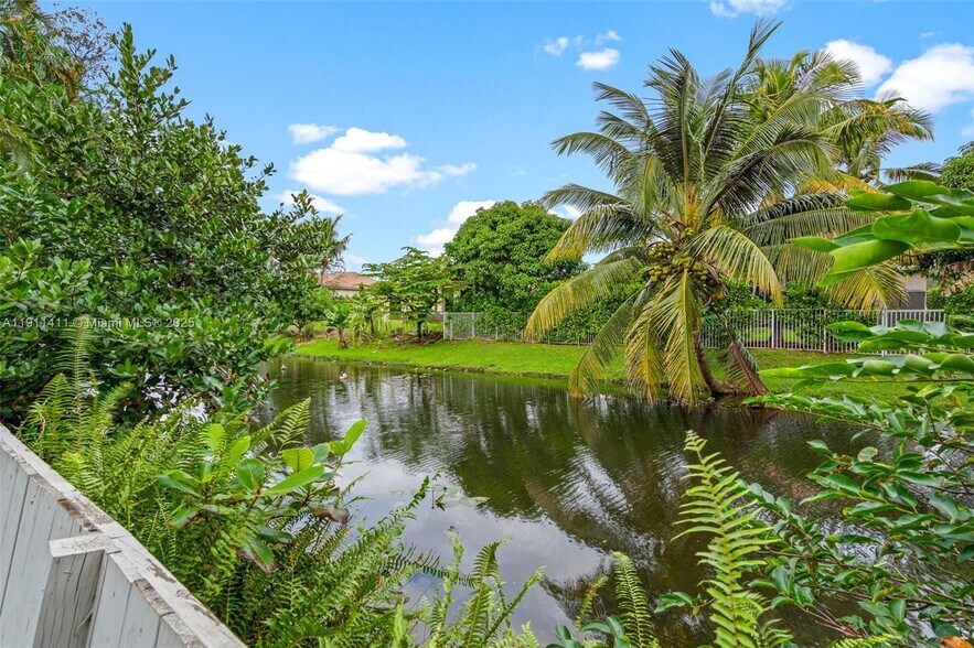 Building Photo - 8351 SW 39th Ct