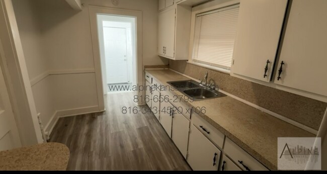 Building Photo - Updated Midtown Home AT Blue Hills Park! Corner Lot, Garage & Carport!