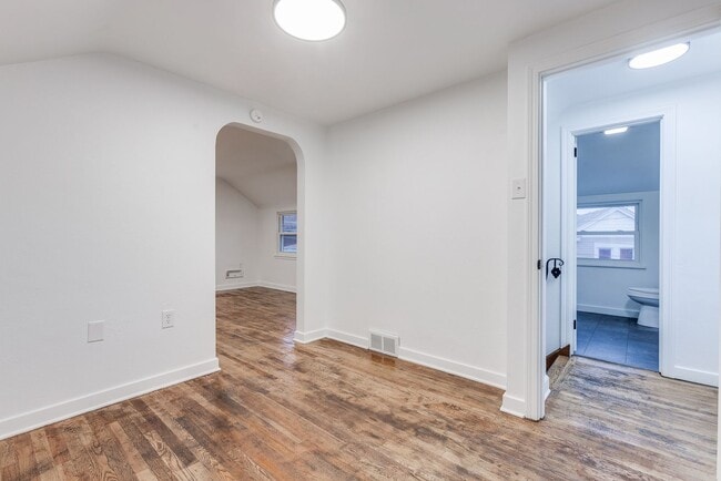 Building Photo - AVAILABLE JUNE 2026! - 2 Bedroom Suburban Vibes in the HEART of the City!!