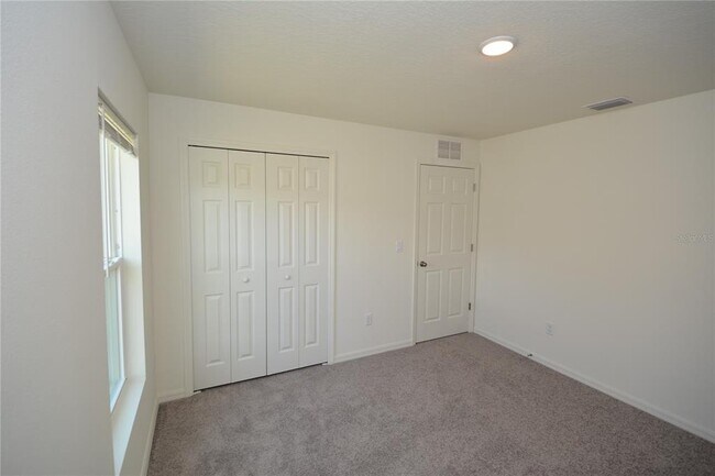 Building Photo - 11 Roxland Ln