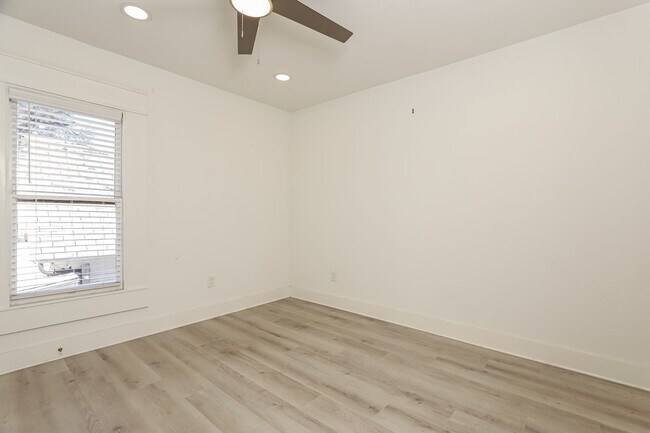 Building Photo - 120 E Magnolia Ave