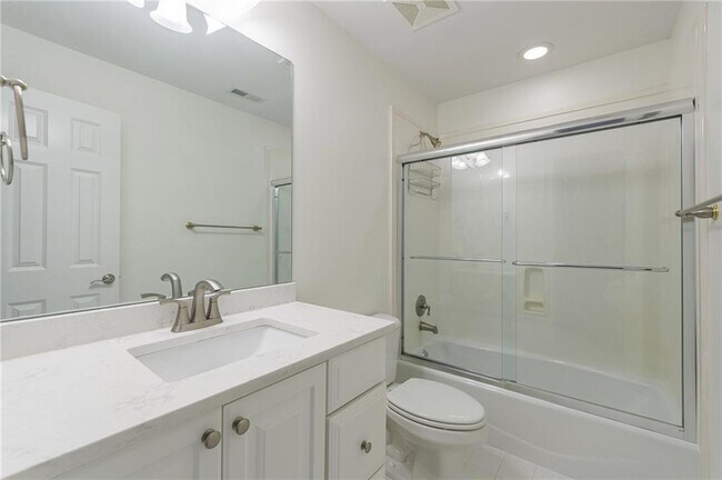 Building Photo - 125 River N Cir