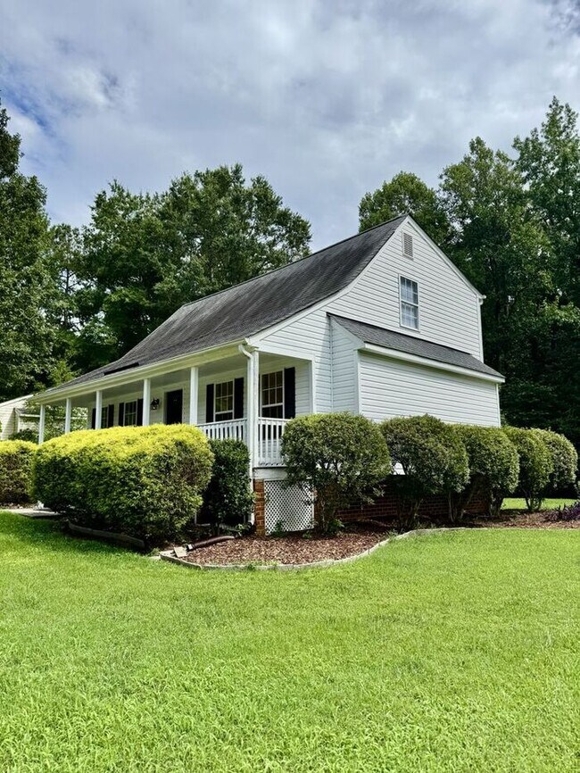 Building Photo - Charming 4-Bedroom, 2-Bathroom Cape Cod located in the highly sought-after Midlothian area of Che...