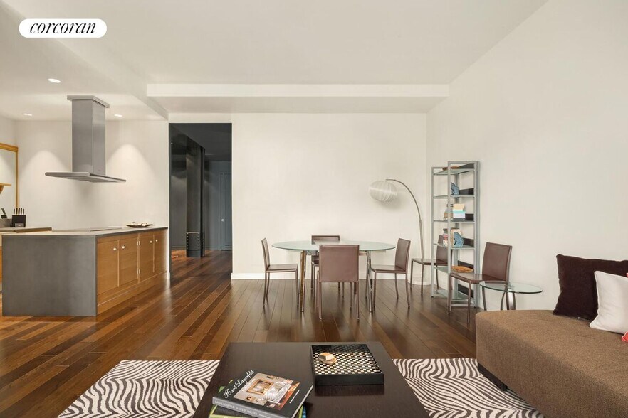 Building Photo - 425 W 50th St