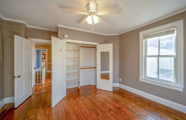 Building Photo - Historic Elegance in Old Town Alexandria