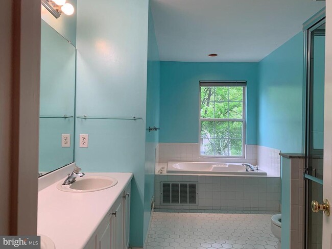 Building Photo - 35 Oakmont Terrace