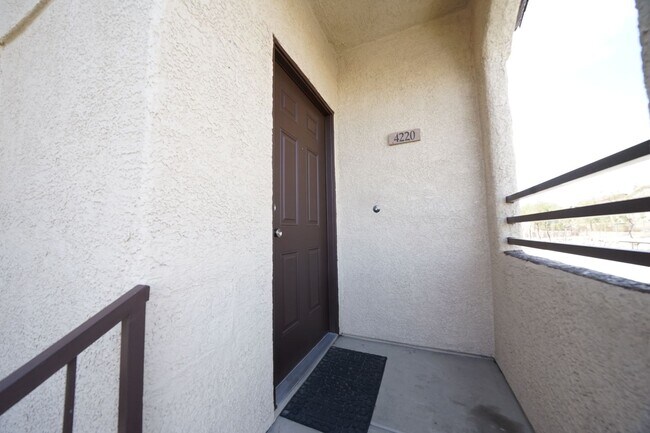 Building Photo - 2291 W Horizon Ridge Pkwy