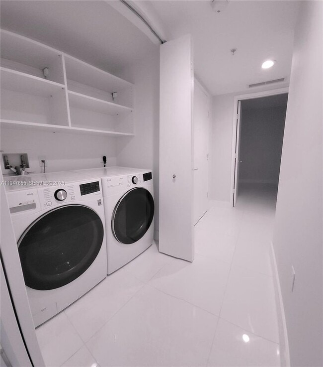 Building Photo - 250 Sunny Isles Blvd