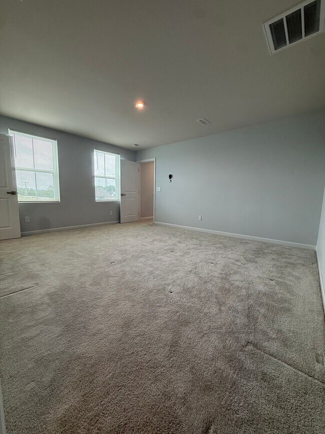 Building Photo - Like-New 4BR Home in Christiana | Open Floor Plan + Large Backyard!
