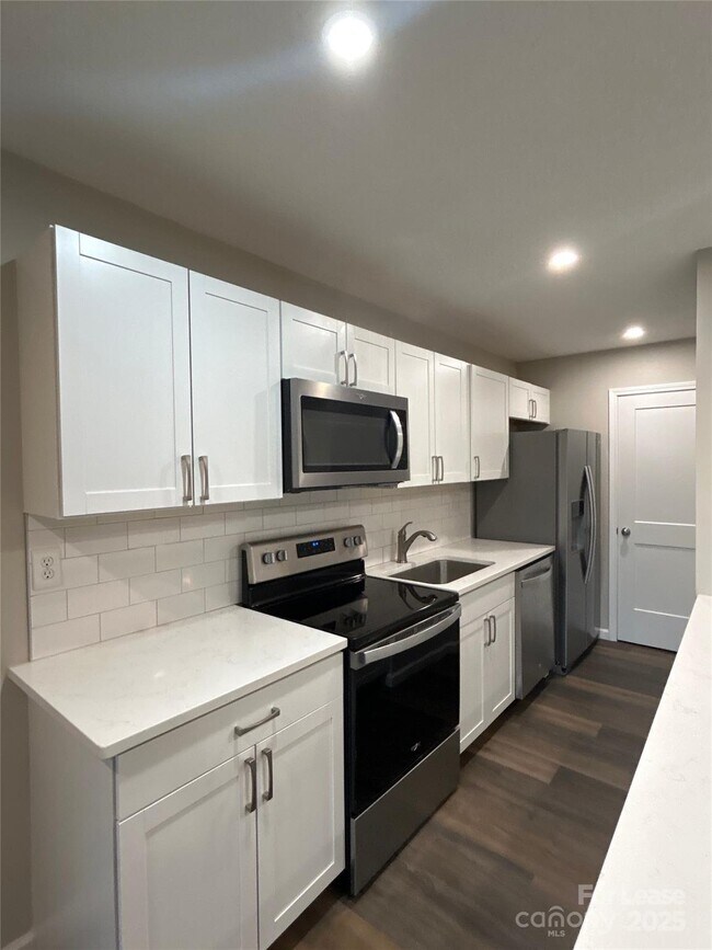 Building Photo - 5008 Sardis Rd