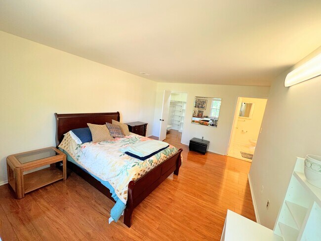 Building Photo - 208 Green Hollow Dr