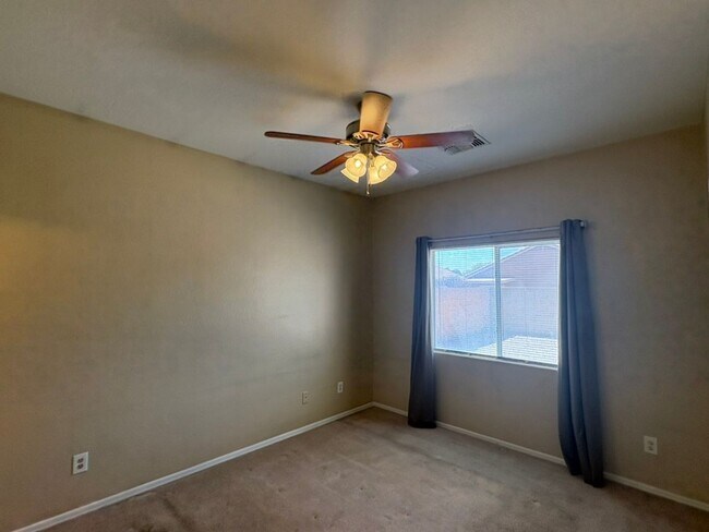 Building Photo - 3-Bedroom Surprise Home near ball park
