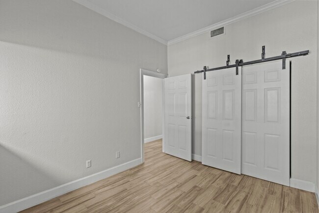 Building Photo - 7820 Seawall Blvd