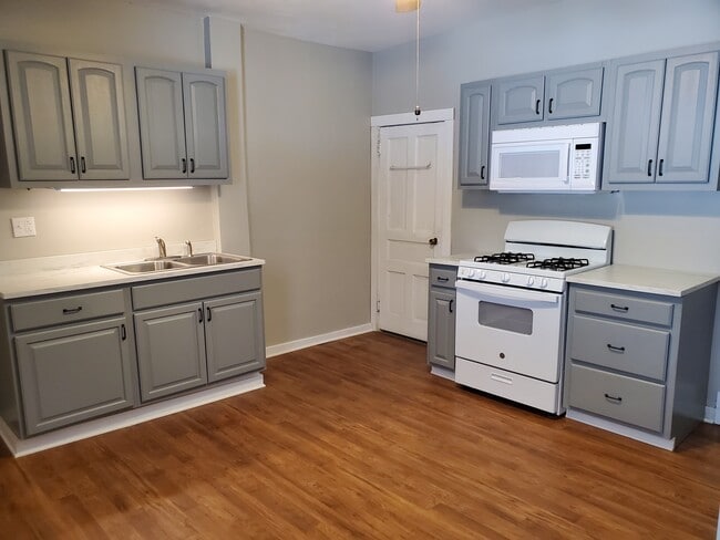 Kitchen - 216 1st St