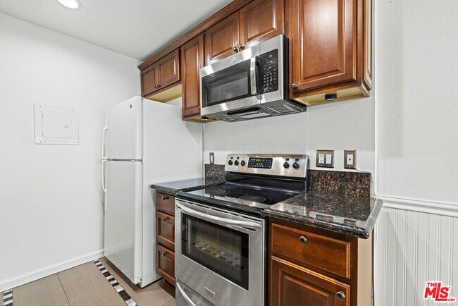 Building Photo - 10757 Hortense St