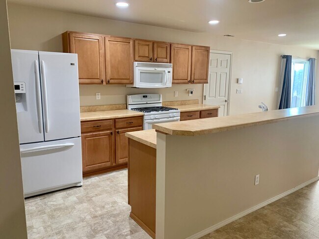 Building Photo - 3 Bedroom Poulsbo Home!