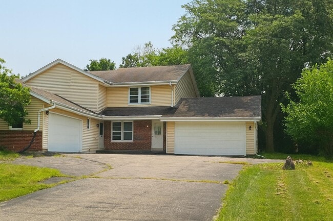 Building Photo - 16525 Dane Ct E
