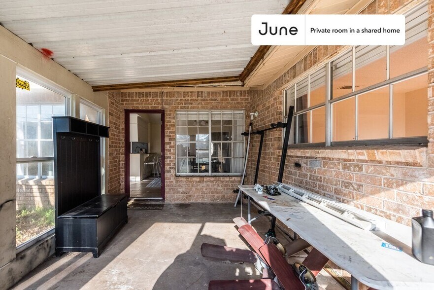 Building Photo - Room in Shared 4 bed/3 bath home