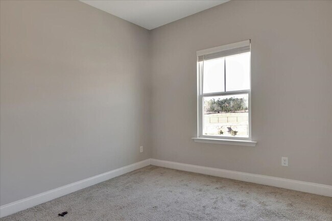 Building Photo - MOVE IN READY BY AUG - 1 -2026