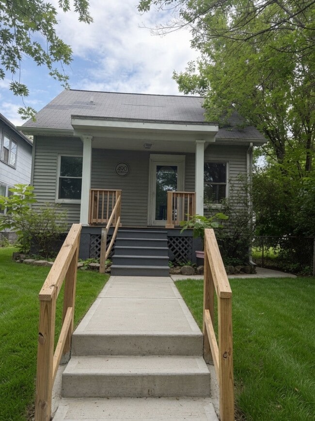 Building Photo - 490 E Oakland Ave