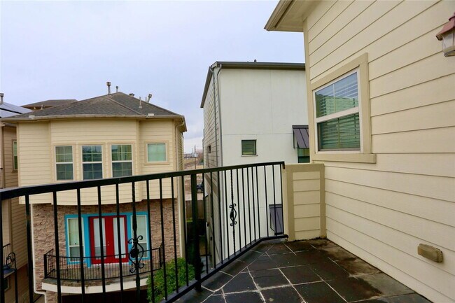 Building Photo - 114 Heights Blvd