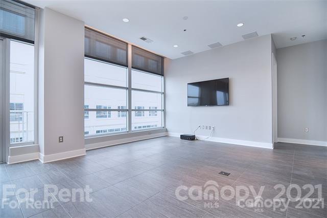 Building Photo - 1100 Metropolitan Ave