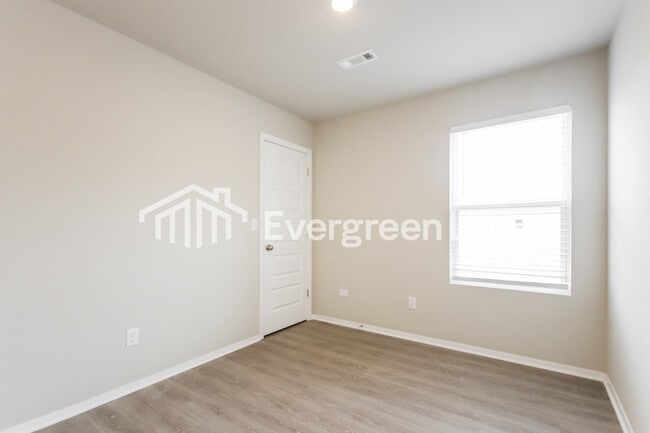 Building Photo - 6602 NW Kathleen St