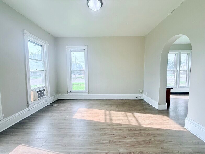 Living Room - 321 Clay St