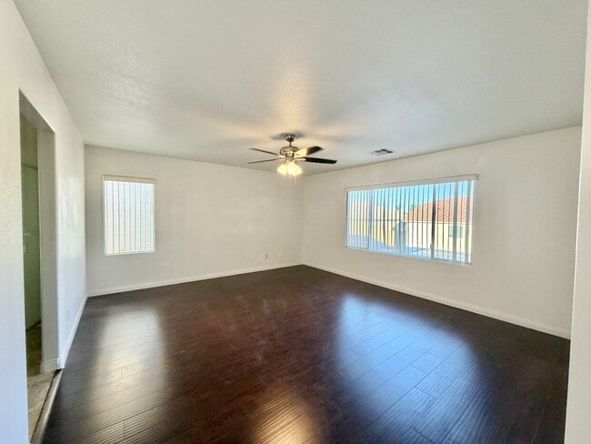 Building Photo - 2952 Jacaranda Dr