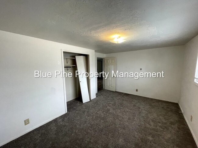 Building Photo - 450 H St