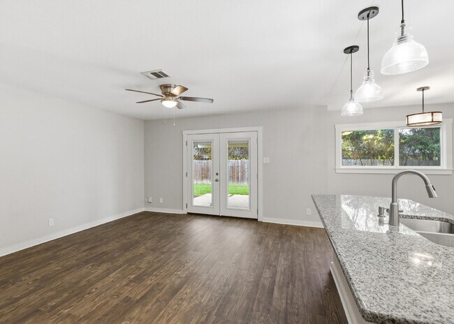 Building Photo - Updated 3 Bedroom Home in Northside ISD with Pool Access