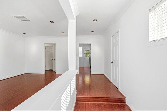Building Photo - 5874 Zelzah Ave