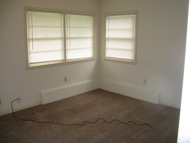 Building Photo - 162 Robin Rd