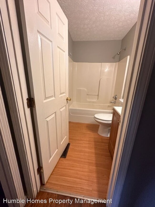 Building Photo - 6 br, 3 bath House - 104 River Tanmer Way