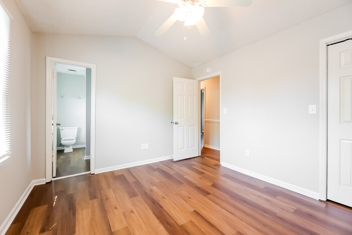 Building Photo - 406 Weaver Ln