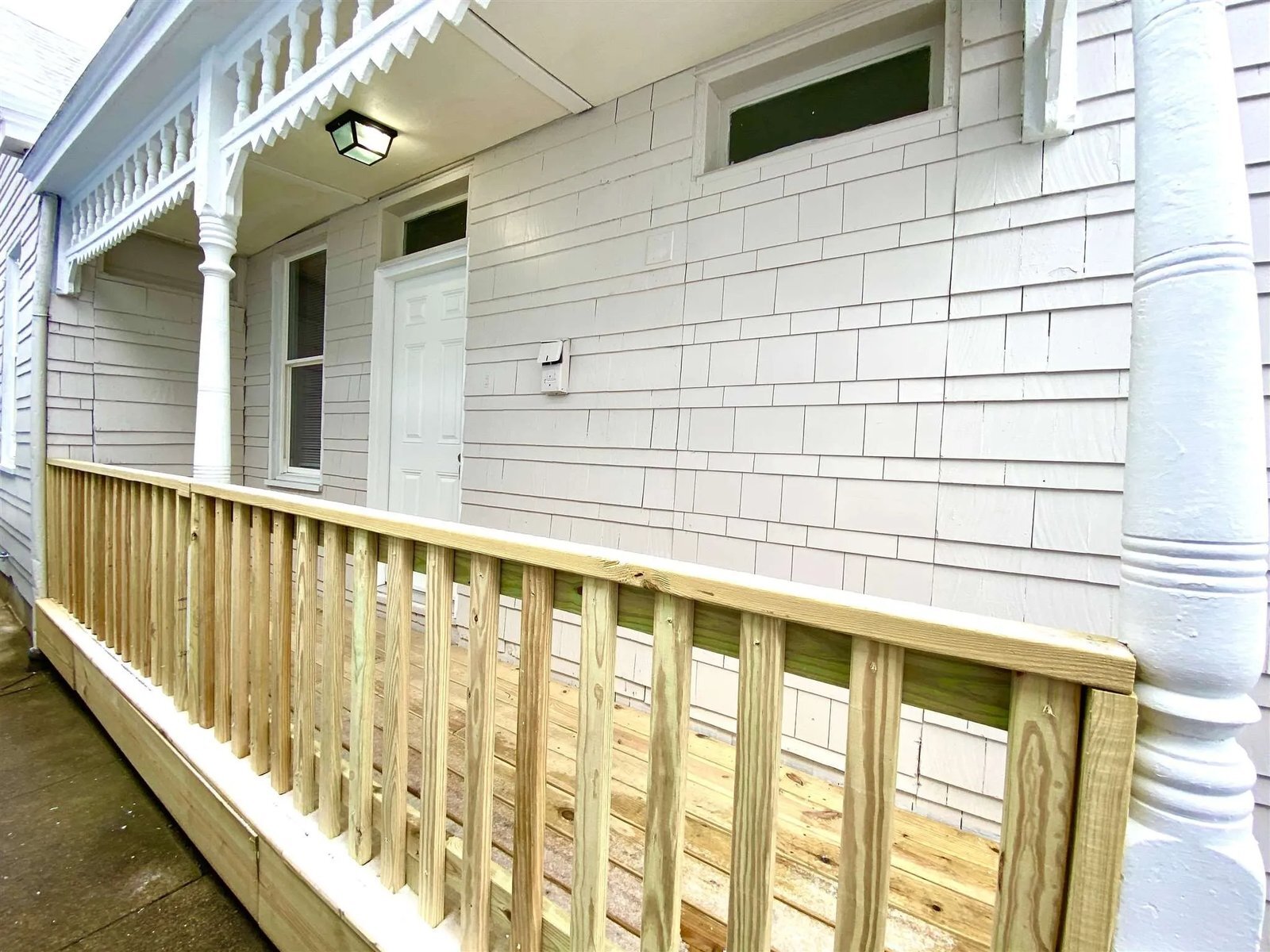 Building Photo - 313 E 16th St