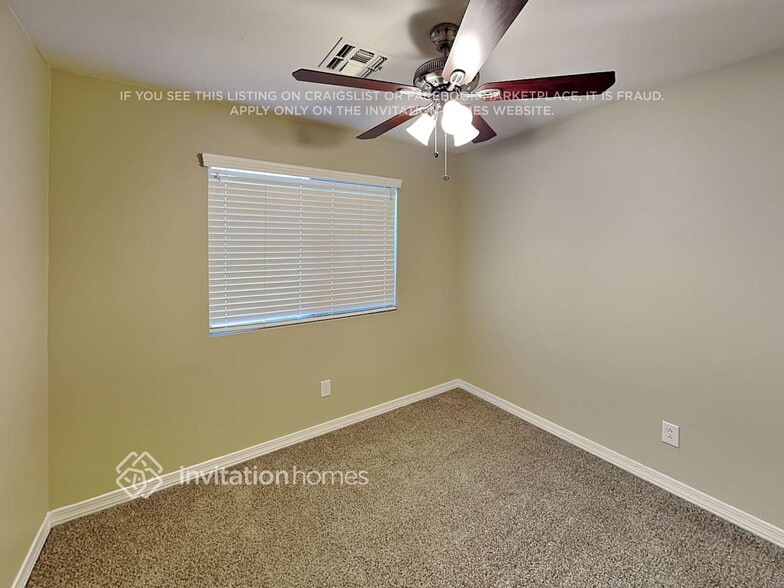 Building Photo - 30737 N Royal Oak Way