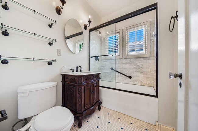 Building Photo - 81 N Catalina Ave